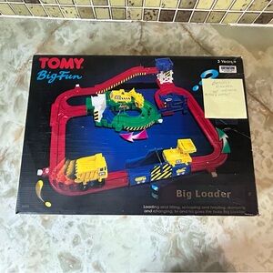 1991 TOMY Big Loader Construction Set